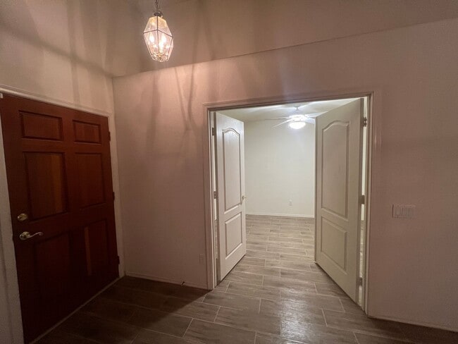 Building Photo - CATALINA FOOTHILLS 3 BEDROOM 2 BATH WITH DEN NEAR SABINO CANYON