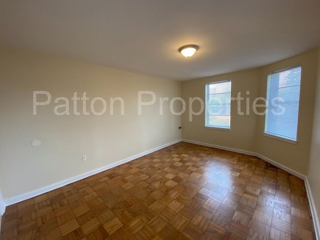 Building Photo - Five Points/ Wales Garden Condo