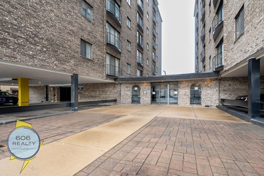 Building Photo - 2300 N Harlem Ave