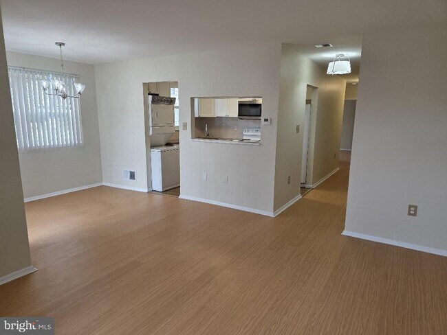 Building Photo - 22 Florence Tollgate Pl