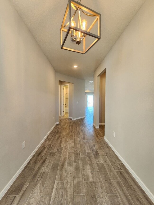 Building Photo - Gorgeous 3-Bedroom, 2-Bathroom Home in Cle...