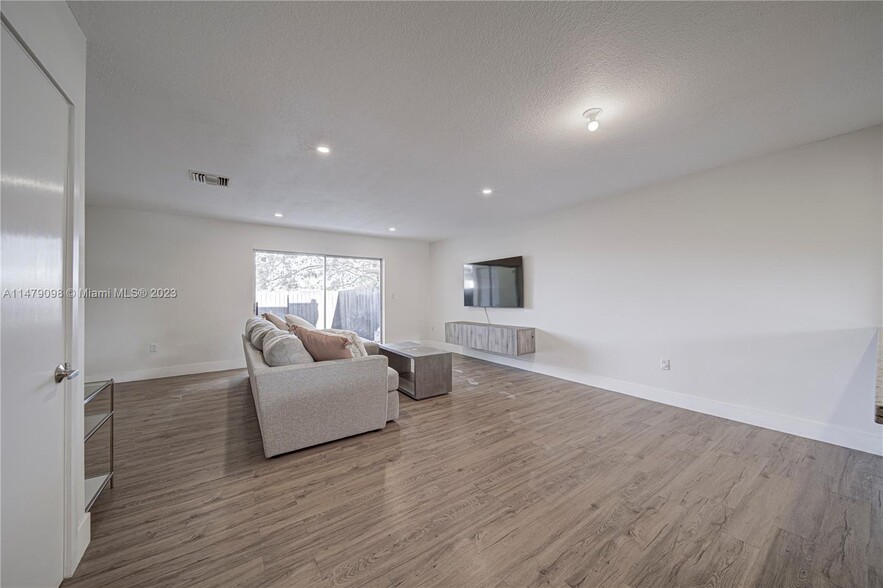 Building Photo - 8329 SW 137th Ave