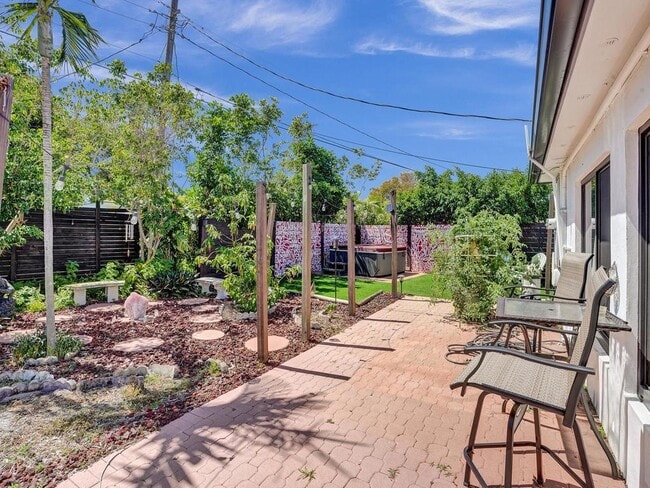 Building Photo - 2099 NE 4th Ct