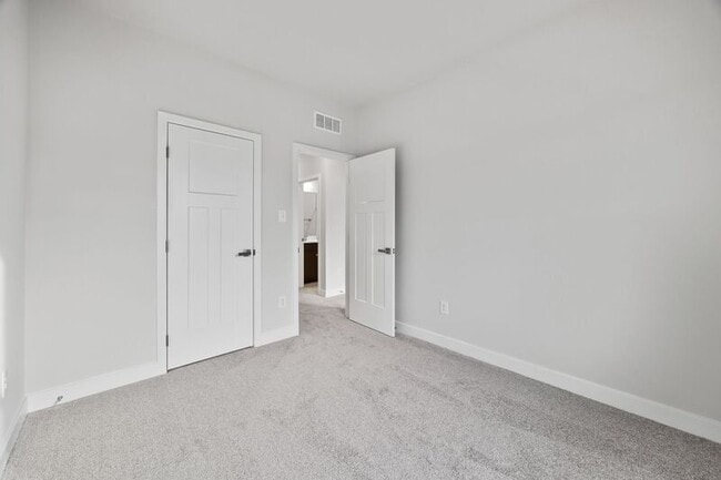 Building Photo - 22 Iron Horse Ln
