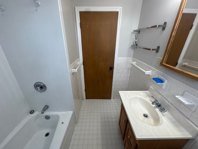 Building Photo - 108 Trimount Ave