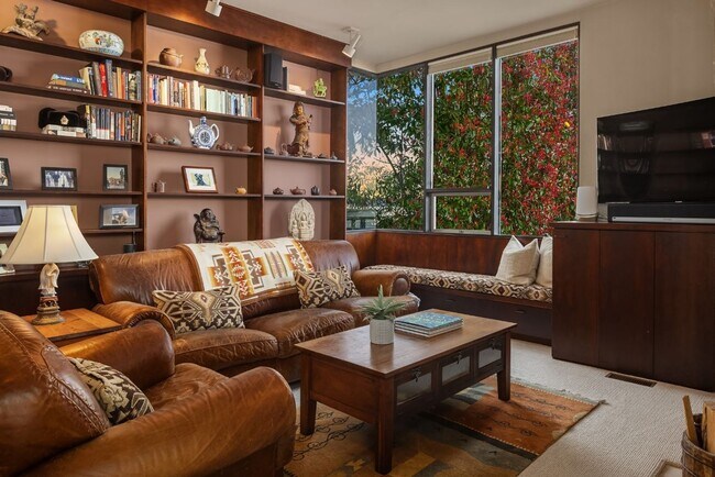 Building Photo - 3Bd/3.5Ba Mercer Island House