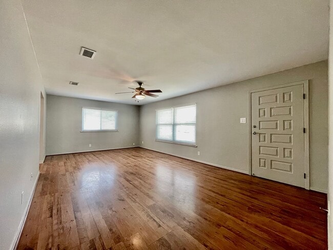 Building Photo - Updated Home w/ 2 Car Garage, Backyard and...
