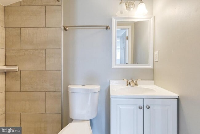 Building Photo - 3501 Woodstock Ave