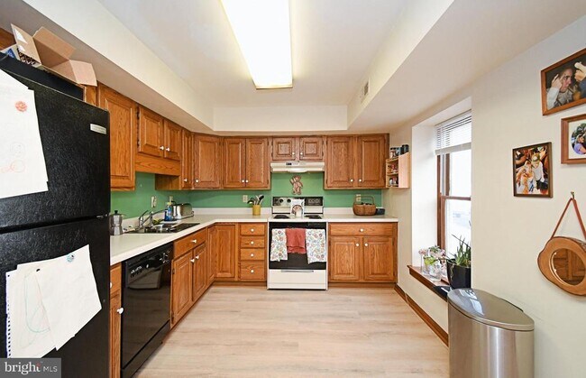 Building Photo - 601 W Market St