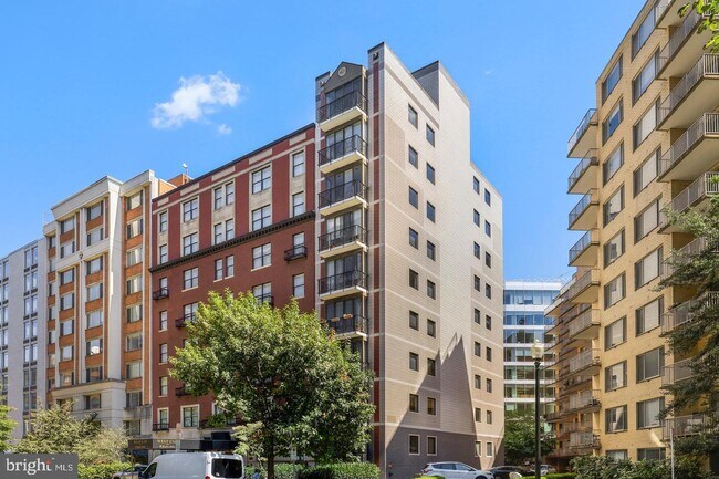 Building Photo - 1117 New Hampshire Ave NW