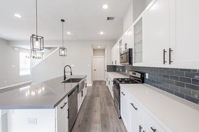 Building Photo - 8402 Berry Green Ln