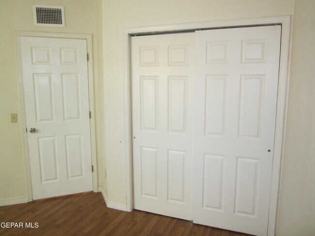 Building Photo - 6924 Imperial Ridge Dr