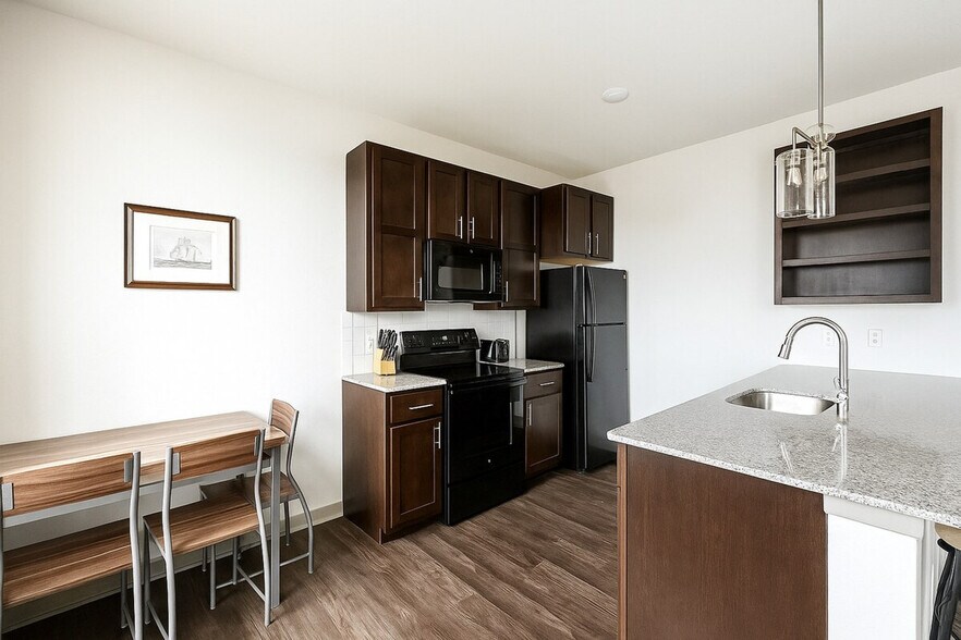 Building Photo - 305 E Broadway St