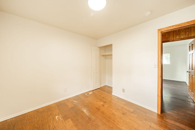 Building Photo - 3631 Decamp Dr
