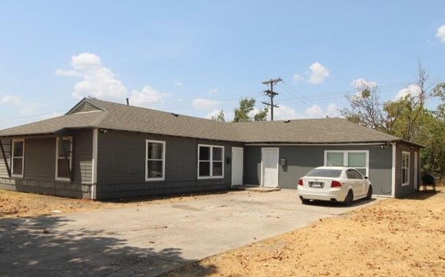 Primary Photo - 927-929 Stetson Ave