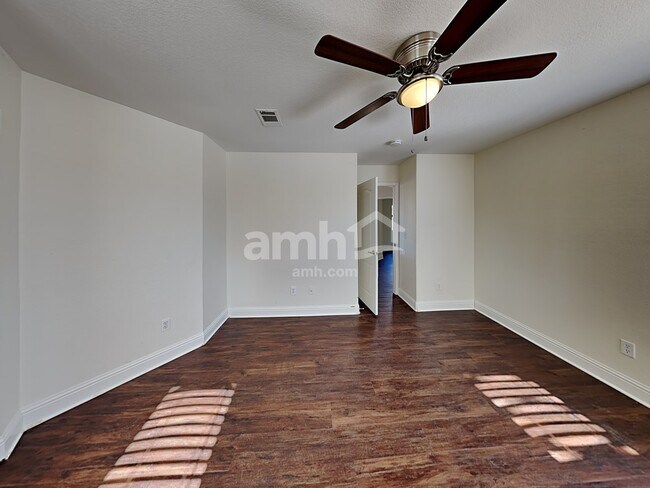 Building Photo - 10439 Vaughn Way