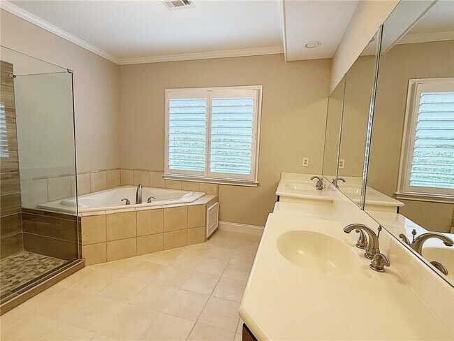 Building Photo - 3641 Ridge Towne Dr