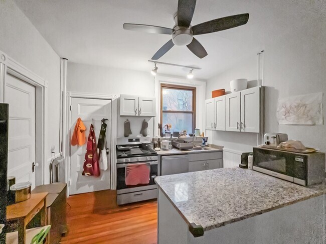 Building Photo - 27 Lakeville Rd