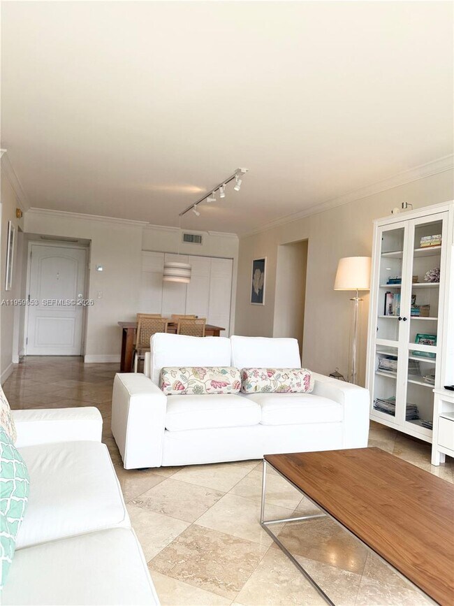 Building Photo - 3675 N Country Club Dr