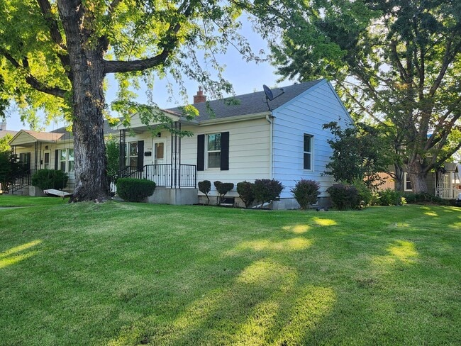 Building Photo - Location, Location - 2 blocks from Columbi...
