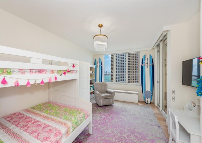 Building Photo - 888 Brickell Key Dr