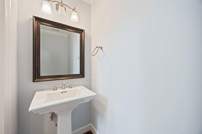 Building Photo - 609 Rutland St