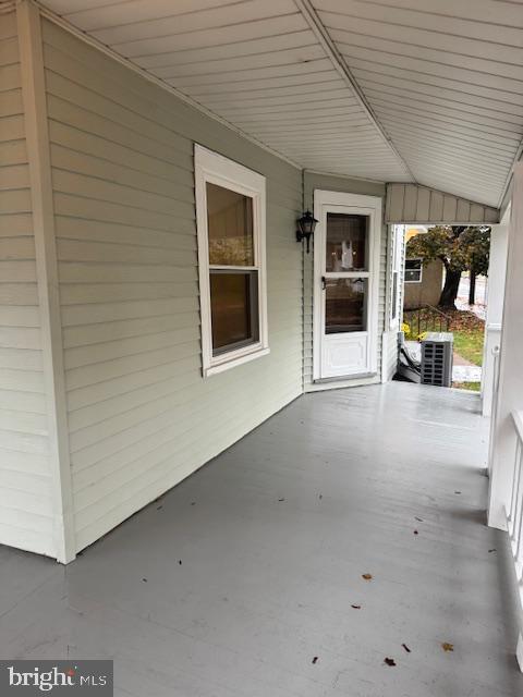 Building Photo - 326 N 5th St