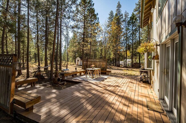Building Photo - Beautiful Home- Backs up to BLM Land