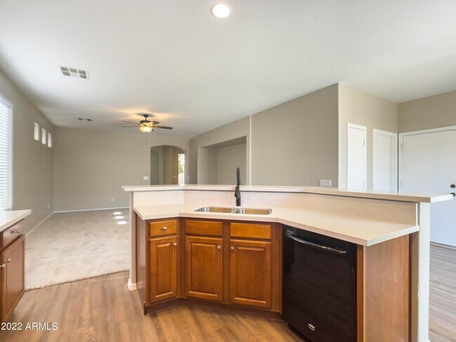 Building Photo - 2622 W Florentine Rd