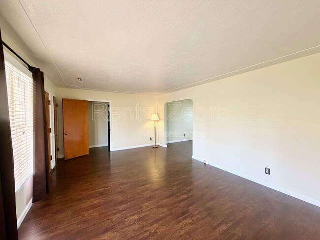 Building Photo - 1421 W 21st St