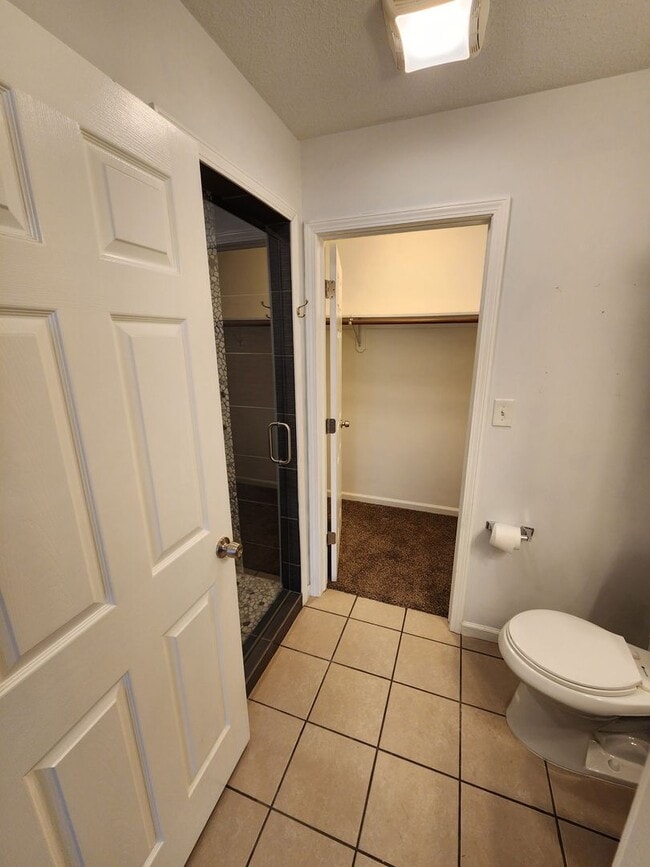 Building Photo - Beautiful newer home with everything on main level in Seaman Schools