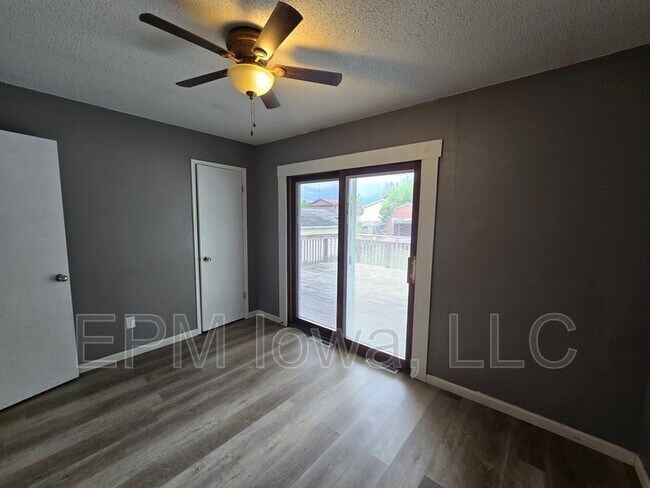 Building Photo - 1242 Edgewood Dr