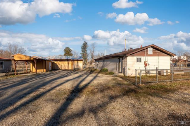 Building Photo - Garden City Home Close to the Boise Greenb...