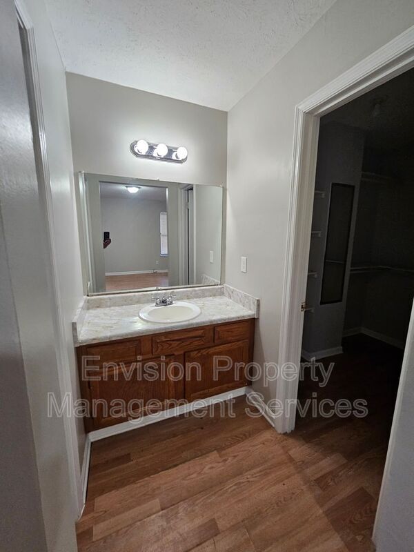Building Photo - 890 Ohara Dr
