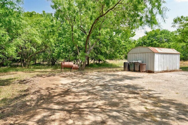 Building Photo - 301 Tatum Rd