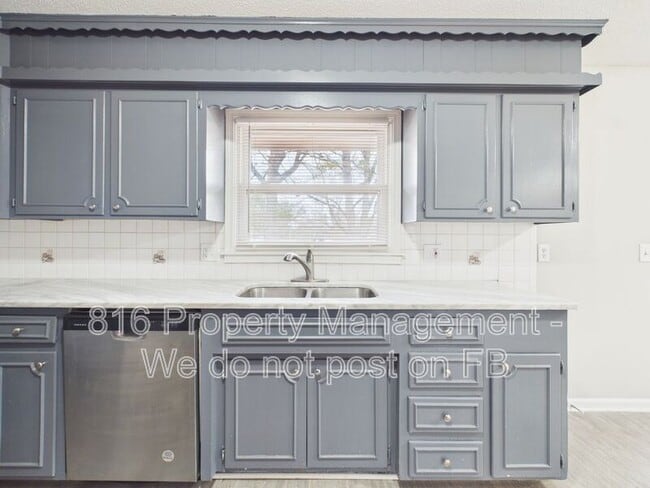 Building Photo - 817 N Choctaw Ave