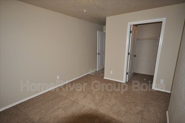 Building Photo - 865 N Bonsai Ln