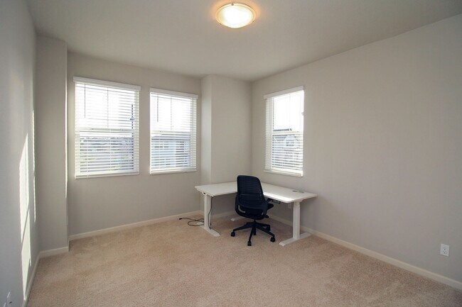 Building Photo - 3923 SE 70th Ave