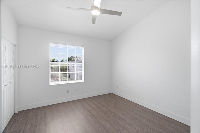 Building Photo - 725 SW 148th Ave