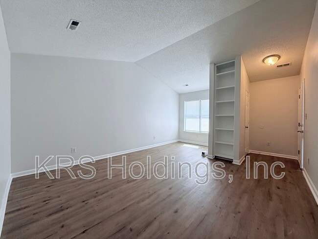 Building Photo - 612 Kendall Dr