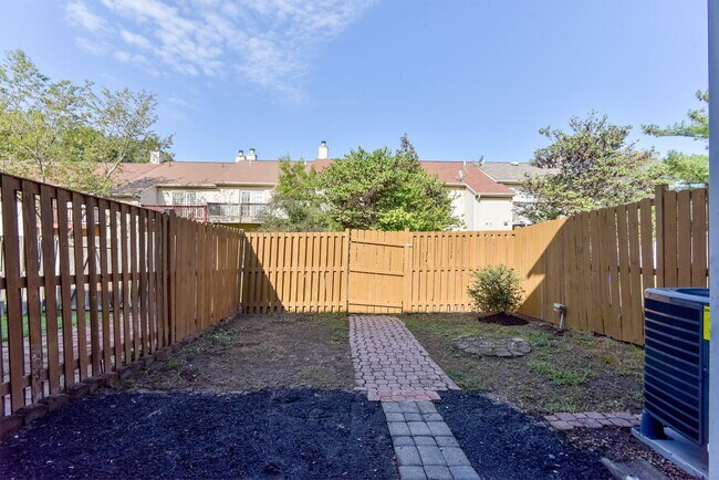 Building Photo - 3279 Westdale Ct