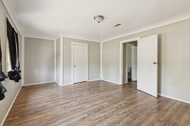 Building Photo - 111 Lazy Trail