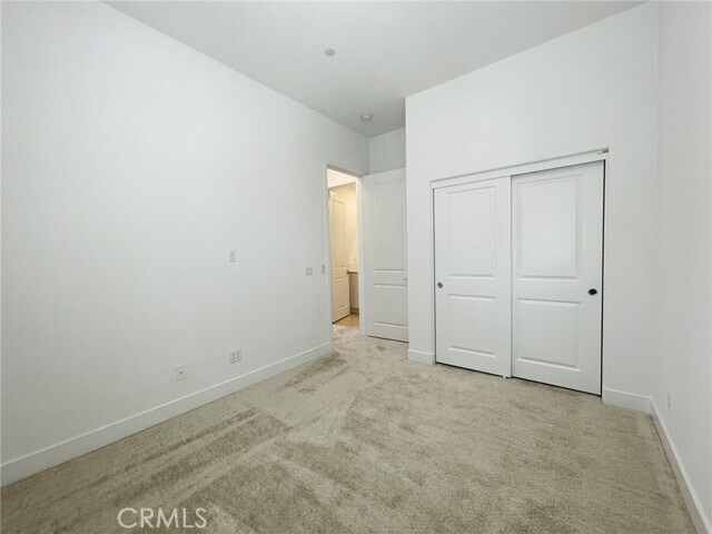 Building Photo - 105 Sawbuck