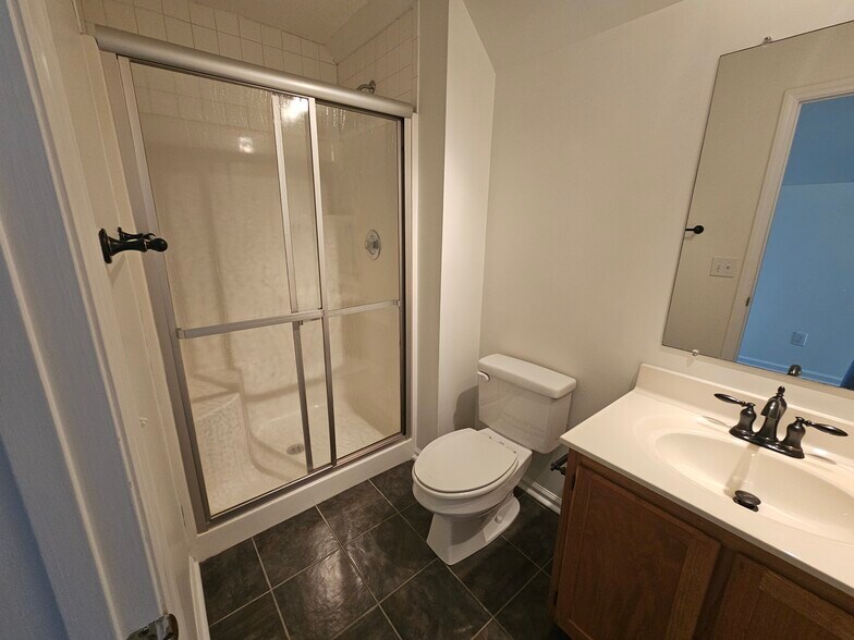 Building Photo - 1503 Flushing Dr