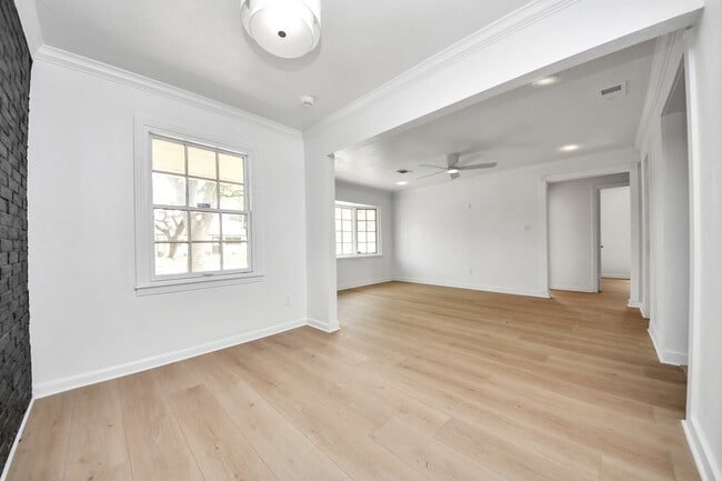 Building Photo - 3726 Las Palmas St