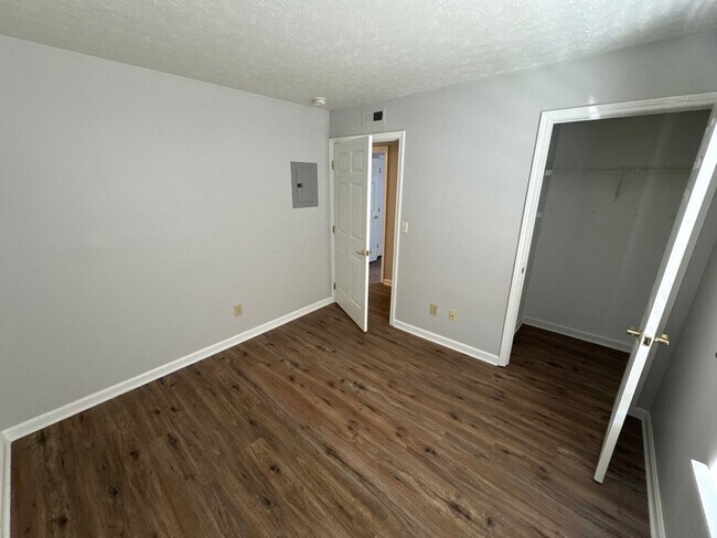 Building Photo - 4101 Blue Lick Ct
