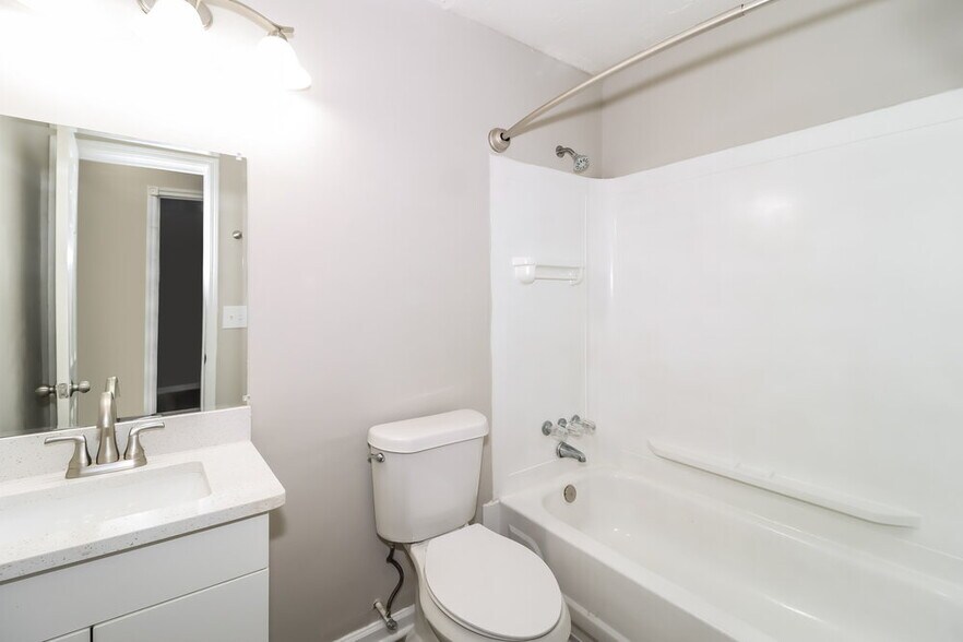 Building Photo - 643 Tarragon Wy SW