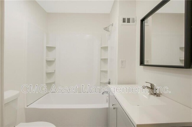 Building Photo - 551 Valley Hill Rd SE