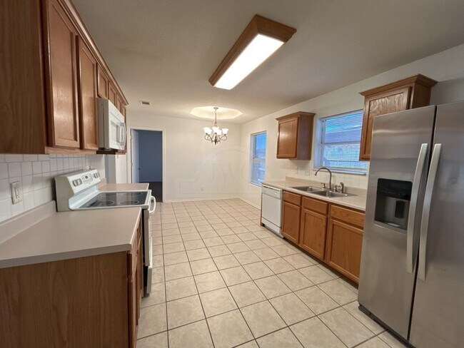 Building Photo - 3908 Fieldcrest Dr