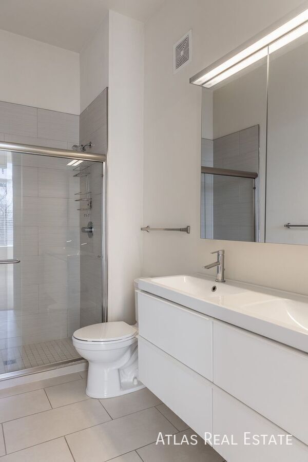 Building Photo - 336 E 1st Ave